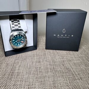 Nautis Global Dive Watch with date. Men's Stainless Steel Watch - Teal Dial